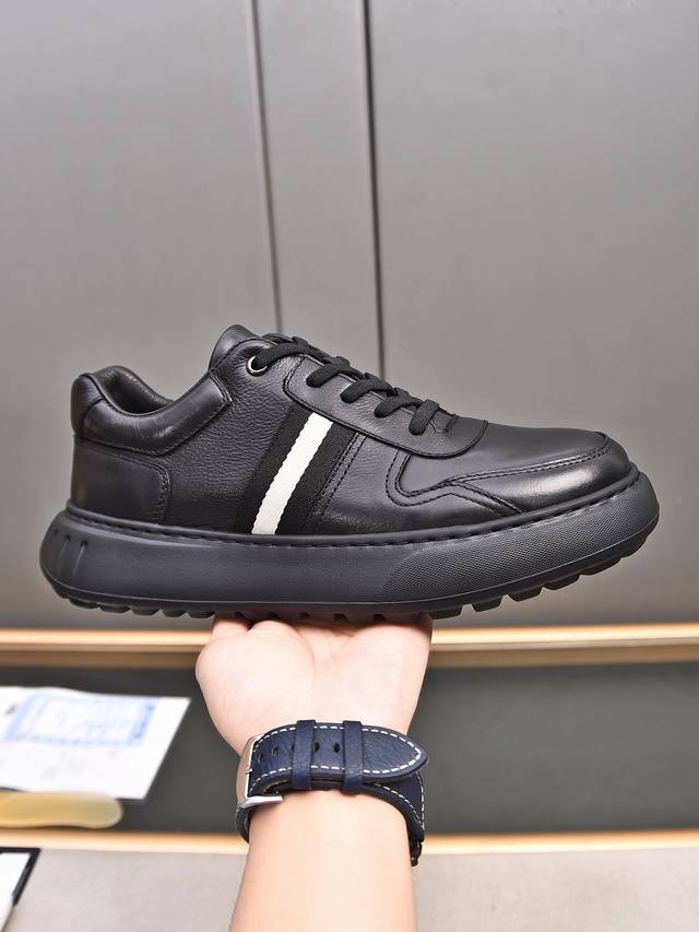 精品系列 巴利 高端精品 Size：38-44 45定做 新品，头层牛皮经典风格与当代时尚气质和谐交融，橡胶鞋底轻便灵活,水染牛皮垫！ 淘宝，天猫，直播首选